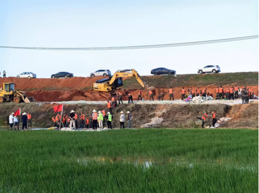 抗洪搶險(xiǎn)報(bào)導(dǎo)-迎“汛”而上，奔赴前線(xiàn) -299.png