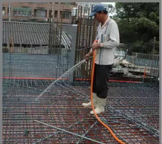 混凝土這樣施工，沒(méi)有蜂窩麻面、不爛根，還能間接縮短工期！